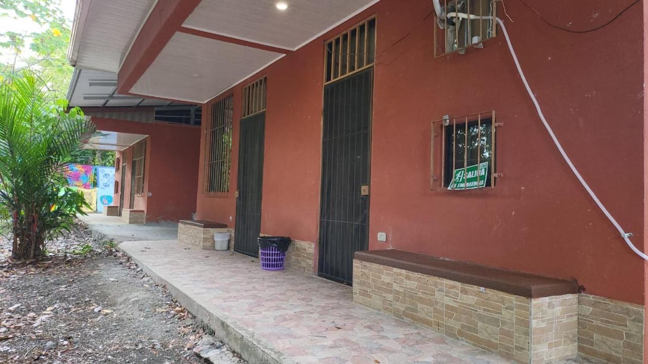 Hostel Manuel Antonio Park Jungle ภายนอก รูปภาพ