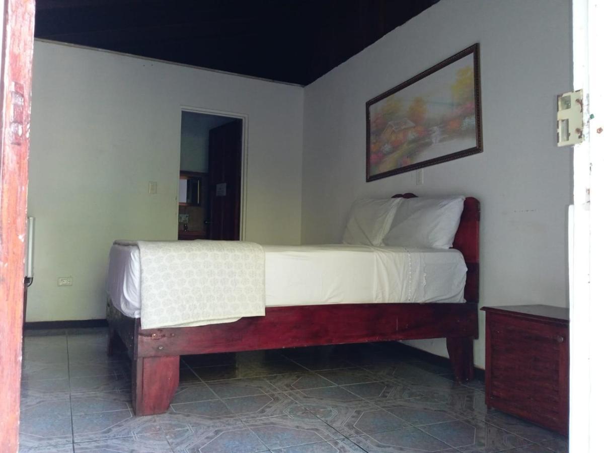 Hostel Manuel Antonio Park Jungle ภายนอก รูปภาพ